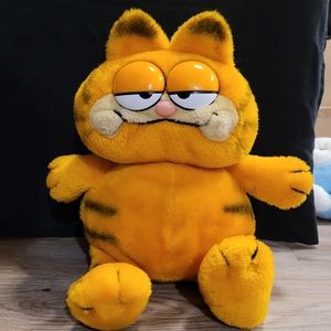 Garfield plush 1978